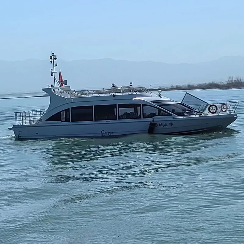 17,8m de barco de passageiros de cabine