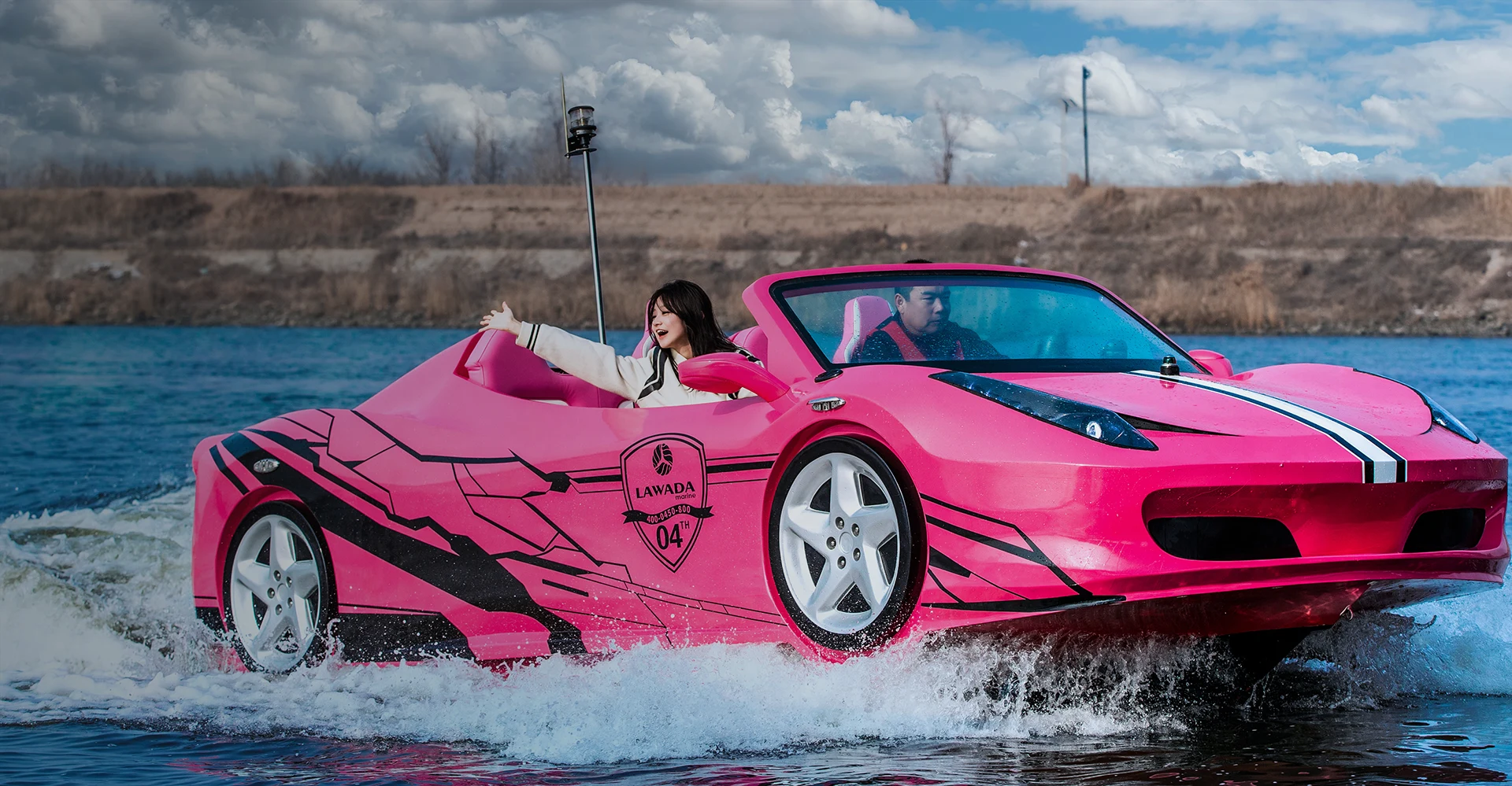 Fabricante de carros esportivos aquáticos
