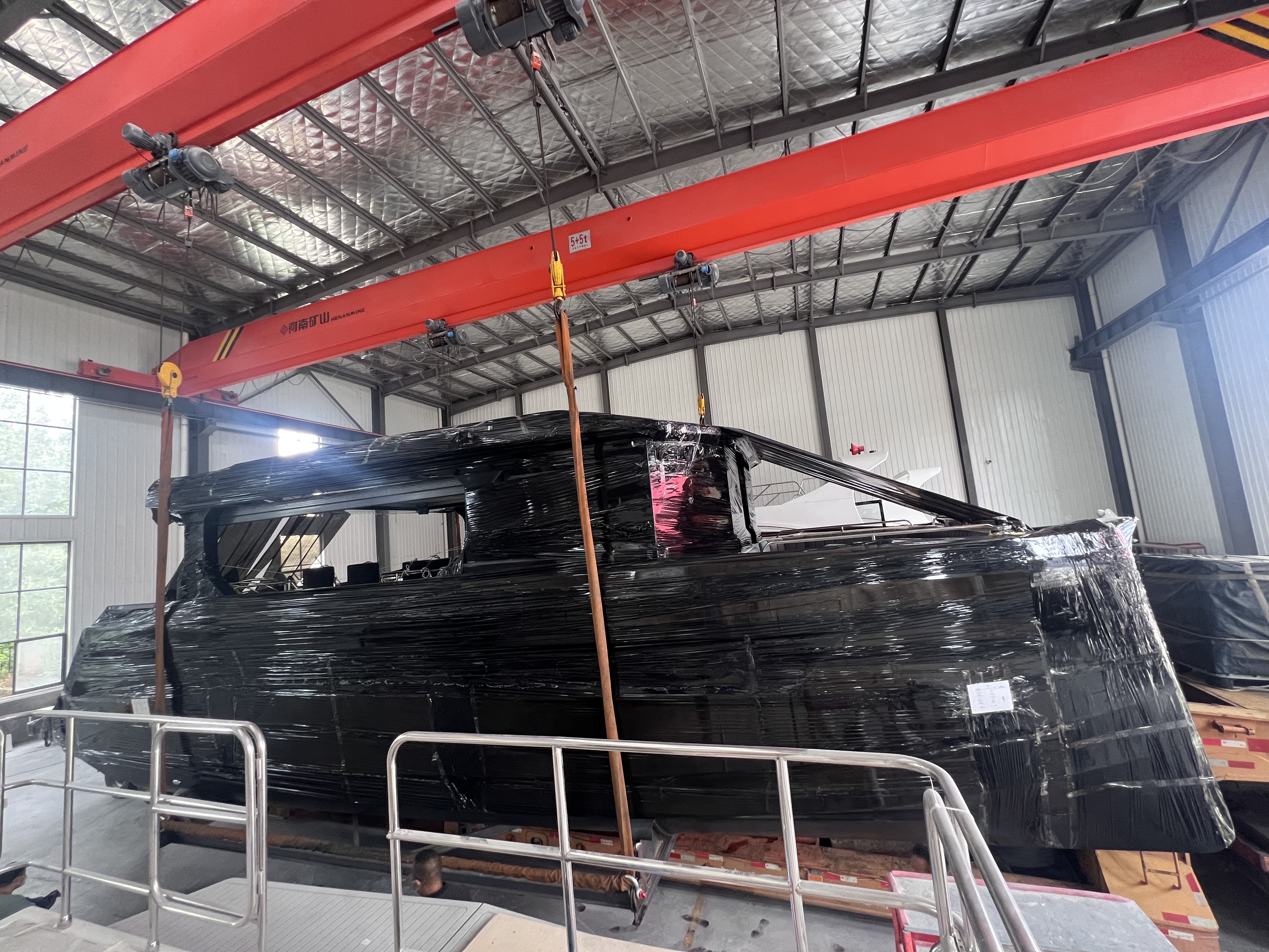 O primeiro catamarã do Lawada® 1360 entregue à Malásia, o segundo estava construindo.
